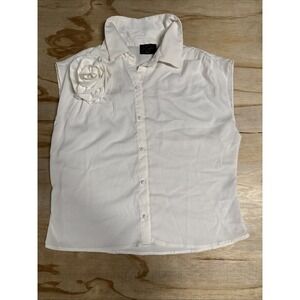 milk and honey  White Sleeveless Blouse With Flower On Shoulder Button Up Size L